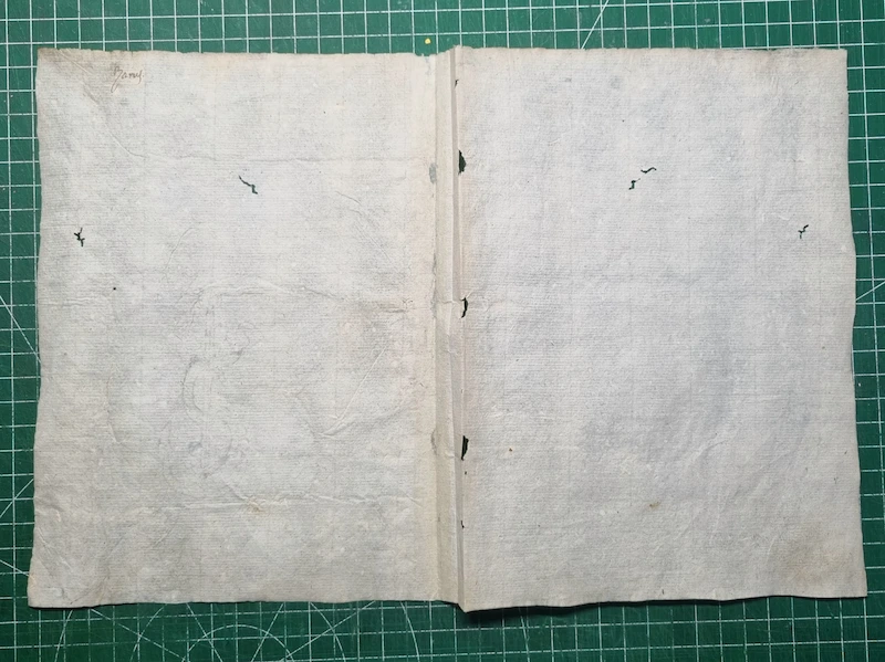 bifeuillet de papier chiffon ancien servant de garde blanche après restauration